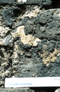 Detachment of a dark-colored crust changing the surface (diK)